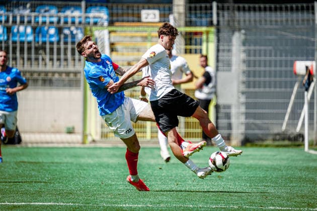 Germany Soccer bfv Rothaus Pokal 2025 2026 , Final VfR Mannheim vs SV Waldhof Mannheim Carl Benz Stadion Mannheim Alexander Esswein VfR Mannheim, 11 , Lovis Bierschenk SV Waldhof Mannheim, 7 duel, on the ball Copyright: xBennetxLongx