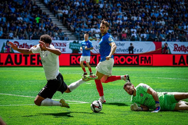 Germany Soccer bfv Rothaus Pokal 2025 2026 , Final VfR Mannheim vs SV Waldhof Mannheim Carl Benz Stadion Mannheim Samuel Abifade SV Waldhof Mannheim, 17 , David Nreca Bisinger VfR Mannheim, 1 Copyright: xBennetxLongx