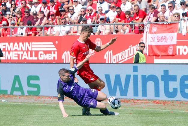 Anthony Barylla Aue, left in a duel with Lukas Eixler Zwickau Football State Cup Saxony Final FSV Zwickau FC Erzgebirge Aue on 23 5 2026 FSV Zwickau Erzgebirge Aue