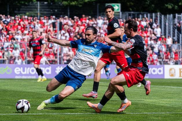 Köln, Deutschland 23. Mai 2026: Mittelrheinpokal - 2025 2026 - Finale - Viktoria Köln gegen Fortuna Köln Im Bild: v. li. im Zweikampf David Haider Al-Azzawe (Fortuna) und Simon Handle (VIK) DFL DFB regulations prohibit any use of photographs as image sequences and or quasi-video Sportpark Höhenberg Nordrhein Westfalen *** Cologne, Germany 23 May 2026 Mittelrheinpokal 2025 2026 Final Viktoria Köln vs Fortuna Köln Pictured from left in duel David Haider Al Azzawe Fortuna and Simon Handle VIK DFL DFB regulations prohibit any use of photographs as image sequences and or quasi video Sportpark Höhenberg Nordrhein Westfalen Copyright: xFotostandx xKruczynskix
