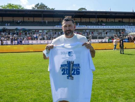 Soccer, Men, Season 2025 2026, Final COSY WASCH Landespokal Berlin, VSG Altglienicke BFC Dynamo, Sporting Director Torsten Mattuschka VSG Altglienicke , Cheering after the final whistle with winners shirt, 23 05 2026, Copyright: xMatthiasxKochx