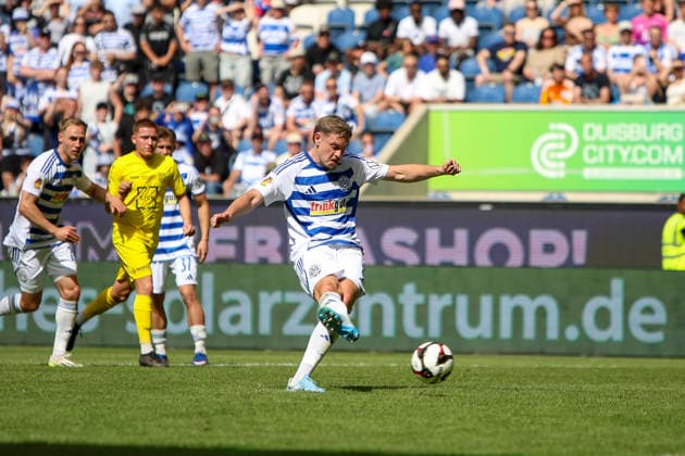 23 05 2026, GER, football, men, Niederrheinpokal final, season 2025 2026, SC St Tönis MSV Duisburg Aljaz Casar MSV Duisburg scores the goal for 0 2 Duisburg schauinsland reisen Arena Nordrhein Westfalen Germany Copyright: xAdrianxSchlüterx