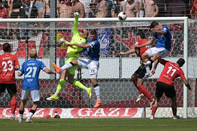Maximilian Reule SG Sonnenhof Grossaspach, 01 in goal and Arbnor Nuraj SG Sonnenhof Grossaspach, 25 in a duel with David Braig SV Stuttgarter Kickers, 22 and Mario Borac SV Stuttgarter Kickers, 36 SV Stuttgarter Kickers vs SG Sonnenhof Grossaspach, Football, Men, DB Regio wfv Cup Final, Season 2025 2026, 23 05 2026 SV Stuttgarter Kickers vs SG Sonnenhof Grossaspach, Football, Men, DB Regio wfv Cup Final, Season 2025 2026, 23 05 2026 Stuttgart Copyright: xEibner-Pressefoto TobiasxBaurx EP_TBR