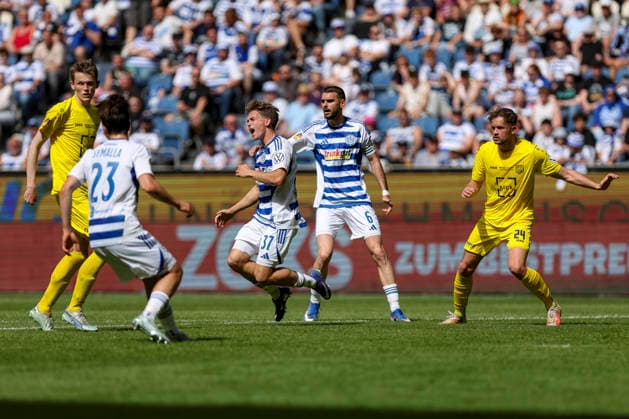 23 05 2026, GER, Football, Men, Niederrheinpokal Final, Season 2025 2026, SC St Tönis MSV Duisburg Patrick Sussek MSV Duisburg is fouled Duisburg schauinsland reisen Arena Nordrhein Westfalen Germany Copyright: xAdrianxSchlüterx
