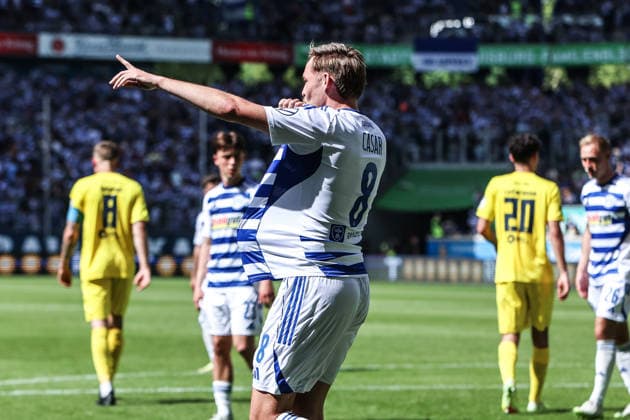 Sport, Fußball, FVN Niederrheinpokal Saison 2025 2026 Finale SC St Tönos 11 20 vs MSV Duisburg 16 05 2026, schauinsland reisen arena Torjubel MSV Duisburg nach dem Tor zum 2 0 durch einen Elfmeter von Aljaz Casar MSV Duisburg, 8 , der Torschütze macht den Babyjubel Duisburg schauinsland reisen arena Nordrhein Westfalen Deutschland