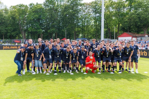 Group photo SV Pastow after the award ceremony GER, FC Hansa Rostock vs SV Pastow, Football, Men, Lübzer Pils Landespokal, Final, Season 2025 2026, 23 05 2026 Greifswald Volksstadion Mecklenburg Vorpommern Germany