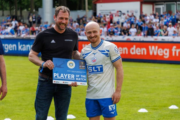 left President of the Landesfußballverband Mecklenburg Vorpommern LFV Dr. Heiko Lex with the player of the day Maximilian Krauß Rostock GER, FC Hansa Rostock vs SV Pastow, Football, Men, Lübzer Pils Landespokal, Final, Season 2025 2026, 23 05 2026 Greifswald Volksstadion Mecklenburg Vorpommern Germany
