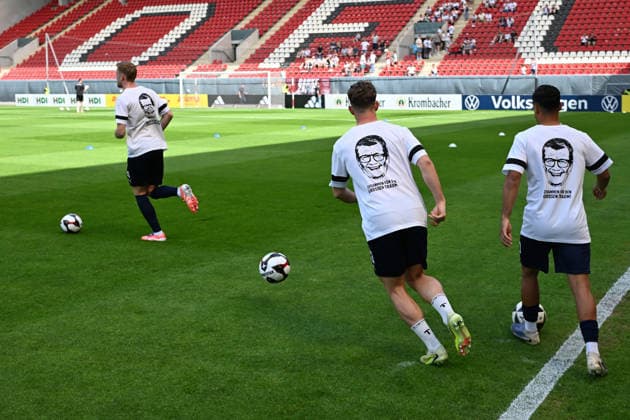 23 05 2026, xpsx, Fußball Finale Hessenpokal, SG Barockstadt Fulda Lehnerz SV Wehen Wiesbaden v l Warmup warm up Warm up before the match Fulda DFL DFB REGULATIONS PROHIBIT ANY USE OF PHOTOGRAPHS as IMAGE SEQUENCES and or QUASI VIDEO Offenbach