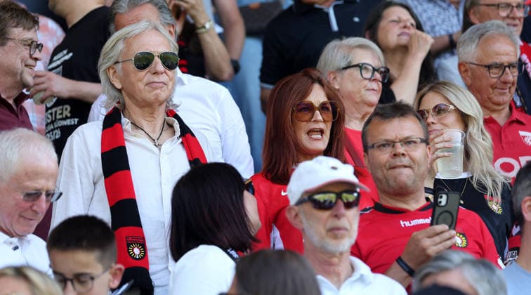 Stuttgart Degerloch, soccer Wfv cup final Stuttgarter Kickers vs SG Sonnenhof Großaspach, f l Uli Ferber and Andrea Berg in the stands