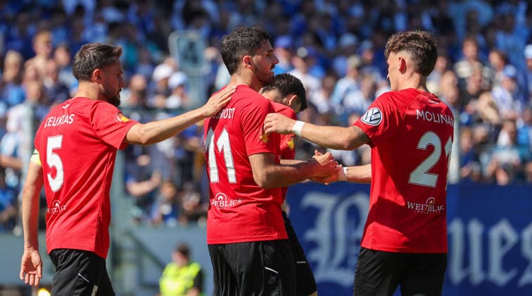 Stuttgart Degerloch, soccer Wfv cup final Stuttgarter Kickers vs SG Sonnenhof Großaspach, celebrating the goal to 0 1 from l Volkan Celiktas, scorer Michael Kleinschrodt and Luca Damiano Molinari Großaspach
