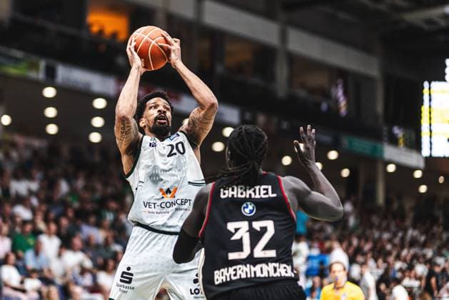 Urald King Gladiators Trier in duel with Wenyen Gabriel FC Bayern Muenchen Basketball , Vet Concept Gladiators Trier vs FC Bayern Muenchen Basketball, Basketball, easyCredit BBL, Playoffs, Quarterfinals, Game 3, Season 2025 2026, 23 05 2026 Vet Concept Gladiators Trier vs FC Bayern Muenchen Basketball, Basketball, easyCredit BBL, Playoffs, Quarterfinals, Game 3, Season 2025 2026, 23 05 2026 Copyright: xEibner-Pressefoto AlexanderxNeisx EP_ANS