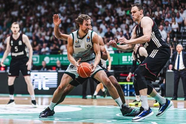 Marco Hollersbacher Gladiators Trier in a duel with Osacar das Silva FC Bayern Muenchen Basketball and Johannes Voigtmann FC Bayern Muenchen Basketball , Vet Concept Gladiators Trier vs FC Bayern Muenchen Basketball, Basketball, easyCredit BBL, Playoffs, Quarterfinals, Game 3, Season 2025 2026, 23 05 2026 Vet Concept Gladiators Trier vs FC Bayern Muenchen Basketball, Basketball, easyCredit BBL, Playoffs, Quarterfinals, Game 3, Season 2025 2026, 23 05 2026 Copyright: xEibner-Pressefoto AlexanderxNeisx EP_ANS