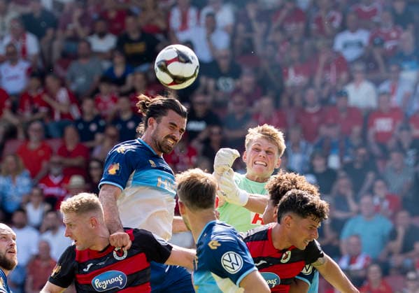 David Kamm Al Azzawe Fortuna Koeln, 15 with a header after a corner clears in front of his goalkeeper Lennart Winkler Fortuna Koeln, 1 SC Fortuna Köln vs Viktoria Köln 23 05 2026 Soccer, Bitburger Pokalfinale 2026, GER, Sportpark Höhenberg, Cologne Copyright: HMBxMedia xMarcoxBader