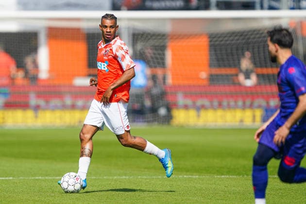 2026-05-23 FC Volendam v Willem II - Dutch Eredivsie Kwalificatie - Finale VOLENDAM, NETHERLANDS - MAY 23: Juninho Bacuna of FC Volendam runs with the ball during the Dutch Eredivsie Kwalificatie - Finale match between FC Volendam and Willem II at Kras Stadion on May 23, 2026 in Volendam, Netherlands. Volendam Kras Stadion Netherlands Content not available for redistribution in The Netherlands directly or indirectly through any third parties. Copyright: xAndrexWeeningx