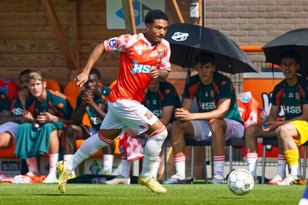 2026-05-23 FC Volendam v Willem II - Dutch Eredivsie Kwalificatie - Finale VOLENDAM, NETHERLANDS - MAY 23: Benjamin Pauwels of FC Volendam runs with the ball during the Dutch Eredivsie Kwalificatie - Finale match between FC Volendam and Willem II at Kras Stadion on May 23, 2026 in Volendam, Netherlands. Volendam Kras Stadion Netherlands Content not available for redistribution in The Netherlands directly or indirectly through any third parties. Copyright: xAndrexWeeningx