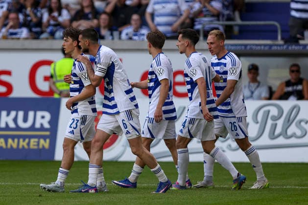 23 05 2026, GER, football, men, Niederrheinpokal final, season 2025 2026, SC St Tönis MSV Duisburg Jan Simon Symalla MSV Duisburg goal celebration, cheers after his goal for 0 4 Duisburg schauinsland reisen Arena Nordrhein Westfalen Germany Copyright: xAdrianxSchlüterx