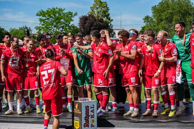 SBFV Rothaus Pokal, Bahlinger SC vs FC 08 Villingen, 23 05 2026 The Bahlinger team celebrating with the trophy after the match SBFV Rothaus Pokal, Bahlinger SC vs FC 08 Villingen, Karl Heitz Stadion Offenburg, 23 05 2026 Copyright: xBEAUTIFULxSPORTS Boscox