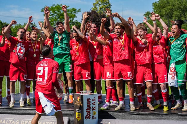 SBFV Rothaus Pokal, Bahlinger SC vs FC 08 Villingen, 23 05 2026 The Bahlinger team celebrating with the trophy after the match SBFV Rothaus Pokal, Bahlinger SC vs FC 08 Villingen, Karl Heitz Stadion Offenburg, 23 05 2026 Copyright: xBEAUTIFULxSPORTS Boscox