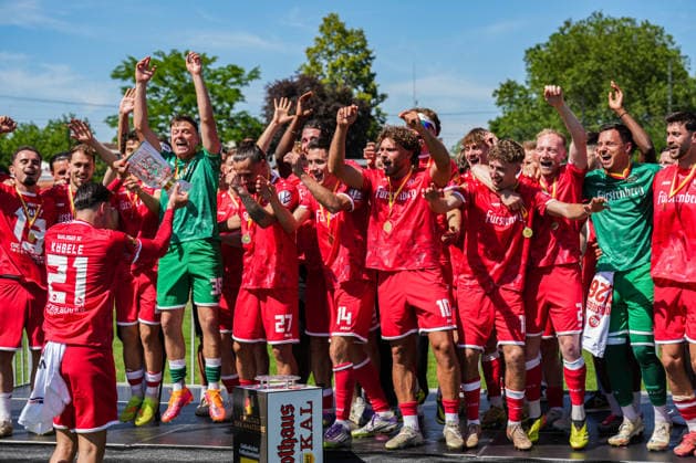 SBFV Rothaus Pokal, Bahlinger SC vs FC 08 Villingen, 23 05 2026 The Bahlinger team celebrating with the trophy after the match SBFV Rothaus Pokal, Bahlinger SC vs FC 08 Villingen, Karl Heitz Stadion Offenburg, 23 05 2026 Copyright: xBEAUTIFULxSPORTS Boscox