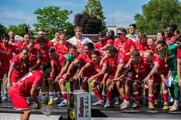 SBFV Rothaus Pokal, Bahlinger SC vs FC 08 Villingen, 23 05 2026 The Bahlinger team celebrating with the trophy after the match SBFV Rothaus Pokal, Bahlinger SC vs FC 08 Villingen, Karl Heitz Stadion Offenburg, 23 05 2026 Copyright: xBEAUTIFULxSPORTS Boscox
