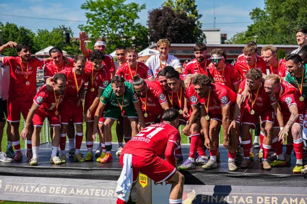 SBFV Rothaus Pokal, Bahlinger SC vs FC 08 Villingen, 23 05 2026 The Bahlinger team celebrating with the trophy after the match SBFV Rothaus Pokal, Bahlinger SC vs FC 08 Villingen, Karl Heitz Stadion Offenburg, 23 05 2026 Copyright: xBEAUTIFULxSPORTS Boscox