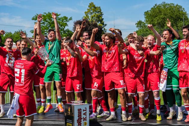 SBFV Rothaus Pokal, Bahlinger SC vs FC 08 Villingen, 23 05 2026 The Bahlinger team celebrating with the trophy after the match SBFV Rothaus Pokal, Bahlinger SC vs FC 08 Villingen, Karl Heitz Stadion Offenburg, 23 05 2026 Copyright: xBEAUTIFULxSPORTS Boscox