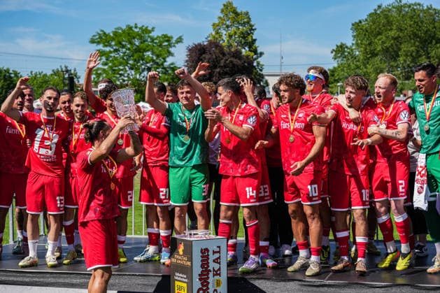 SBFV Rothaus Pokal, Bahlinger SC vs FC 08 Villingen, 23 05 2026 The Bahlinger team celebrating with the trophy after the match SBFV Rothaus Pokal, Bahlinger SC vs FC 08 Villingen, Karl Heitz Stadion Offenburg, 23 05 2026 Copyright: xBEAUTIFULxSPORTS Boscox