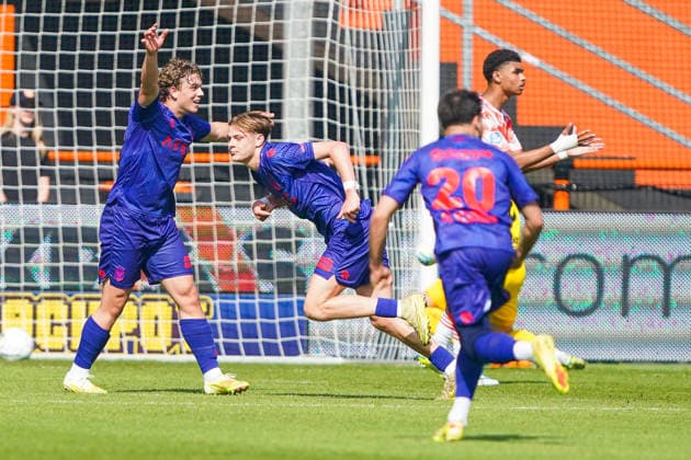 2026-05-23 FC Volendam v Willem II - Dutch Eredivsie Kwalificatie - Finale VOLENDAM, NETHERLANDS - MAY 23: Siegert Baartmans of Willem II celebrates with teammates after scoring his teams second goal during the Dutch Eredivsie Kwalificatie - Finale match between FC Volendam and Willem II at Kras Stadion on May 23, 2026 in Volendam, Netherlands. Volendam Kras Stadion Netherlands Content not available for redistribution in The Netherlands directly or indirectly through any third parties. Copyright: xAndrexWeeningx