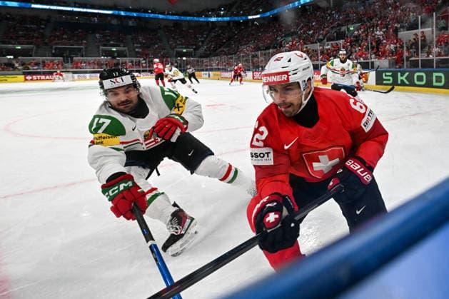 ZURICH, SWITZERLAND MAY 23 Denis Malgin of Switzerland and Roland Kiss of Hungary in a battle along the boards during the 2026 IIHF Ice Hockey World Championship Switzerland game between Switzerland and Hungary at Swiss Life Arena on May 23, 2026 in Zurich, Zurich Zurich Swiss Life Arena Zurich Switzerland Copyright: xJustPictures.ch AndreaxBrancax jp-en-EuSpIm-JP7_ANB_Sui_Hung_23052026_1047