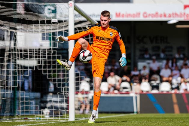 Philipp Schulze SC Verl, 01 haelt einen Ball GER, SC Verl vs SF Lotte, Fussball, Westfalenpokal, Finale, Spielzeit 2025 2026, 23 05 2026 DFL Regulations prohibit any use of photographers as image sequences and or quasi video GER, SC Verl vs SF Lotte, Fussball, Westfalenpokal, Finale, Spielzeit 2025 2026, 23 05 2026 Verl Copyright: xEibner-Pressefoto JanxRollingerx EP_JSK