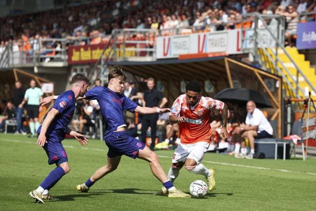 VOLENDAM - (lr) Finn Stam of Willem II, Benjamin Pauwels of FC Volendam during the promotion relegation play-off final match between FC Volendam and Willem II at the Kras Stadium on 23 May 2026 in Volendam, the Netherlands. SONNY LENSEN ANP Play-offs Promotion Relegation - FINAL 2025-2026 xVIxANPxSportx xxANPxIVx 559137207 originalFilename: 559137207.jpg