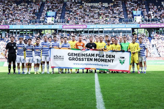 Sports, Football, FVN Niederrheinpokal Season 2025 2026 Final SC St Tönos 11 20 vs MSV Duisburg 16 05 2026, schauinsland reisen arena The teams before the game with a banner, Together for the Greatest Moment, Olympiabewerbung NRW Duisburg schauinsland reisen arena Nordrhein Westfalen Germany