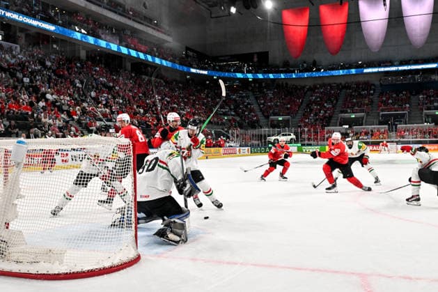 ZURICH, SWITZERLAND MAY 23 Roman Josi of Switzerland scores a goal against goalkeeper Adam Vay of Hungary during the 2026 IIHF Ice Hockey World Championship Switzerland game between Switzerland and Hungary at Swiss Life Arena on May 23, 2026 in Zurich, Zurich Zurich Swiss Life Arena Zurich Switzerland Copyright: xJustPictures.ch AndreaxBrancax jp-en-EuSpIm-JP7_ANB_Sui_Hung_23052026_1507