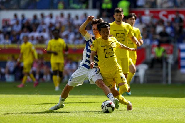 23 05 2026, GER, Football, Men, Niederrheinpokal Final, Season 2025 2026, SC St Tönis MSV Duisburg Jan Simon Symalla MSV Duisburg and Kohei Nakano St Tönis fighting for the ball Duisburg schauinsland reisen Arena Nordrhein Westfalen Germany Copyright: xAdrianxSchlüterx