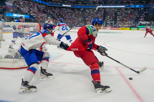 FRIBOURG, SWITZERLAND MAY 23 Lukas Sedlak of Czechia R against Martin Fasko rudas of Slovakia L during the 2026 IIHF Ice Hockey World Championship Switzerland game between Slovakia and Czechia at BCF Arena on May 23, 2026 in Fribourg, Fribourg Fribourg BCF Arena Fribourg Switzerland Copyright: xJustPictures.ch JarixPestelaccix jp-en-EuSpIm-JP6_JAR_Slovakia_Cyechia_23May2026_00013