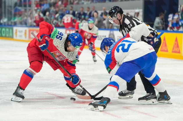 FRIBOURG, SWITZERLAND MAY 23 Daniel Vozenilek of Czechia L facing Sebastian Cederle of Slovakia R at the face off during the 2026 IIHF Ice Hockey World Championship Switzerland game between Slovakia and Czechia at BCF Arena on May 23, 2026 in Fribourg, Fribourg Fribourg BCF Arena Fribourg Switzerland Copyright: xJustPictures.ch JarixPestelaccix jp-en-EuSpIm-JP6_JAR_Slovakia_Cyechia_23May2026_00023