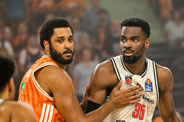GER, BBL, Playoffs, ratiopharm Ulm vs BMA365 Bamberg Baskets 23 05 2026, ratiopharm arena, Neu Ulm, GER, BBL, Playoffs, ratiopharm Ulm vs BMA365 Bamberg Baskets, in the picture Joel Soriano Ulm, 12 , Ejiofor Onu Bamberg, 35 nordphotoxGmbHx xHafner nph00200