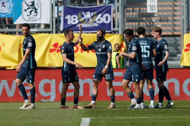 f l n r cheering after the goal to 0 1, cheering, cheering, cheering, emotions, around the goal scorer Sigurd Haugen TSV 1860 Munich 3 v l in the final of the Bavarian Toto Cup between FC Würzburger Kickers and TSV 1860 Munich at Stadion am Dallenberg, Würzburg, Germany, on May 23, 2026 Copyright: HMBxMedia xHeikoxBecker