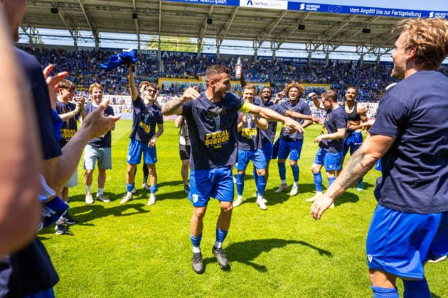Jena , 230526, Final Soccer Thuringia Cup , FC Carl Zeiss Jena against ZFC Meuselwitz in the picture Justin Schau Jena after the victory