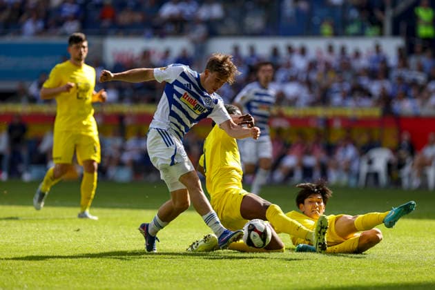 23 05 2026, GER, Football, Men, Niederrheinpokal Final, Season 2025 2026, SC St Tönis MSV Duisburg Patrick Sussek MSV Duisburg , Eghosa Aaron Ogbeide St Tönis and Kohei Nakano St Tönis fighting for the ball Duisburg schauinsland reisen Arena Nordrhein Westfalen Germany Copyright: xAdrianxSchlüterx