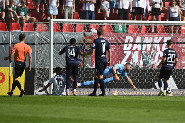 23 05 2026, xpsx, Fußball Finale Hessenpokal, SG Barockstadt Fulda Lehnerz SV Wehen Wiesbaden v l Justin Janitzek SV Wehen Wiesbaden Torschuetze, erzielt das Tor, Treffer, scores the goal 0 1 Samuel Zapico SG Barockstadt Fulda Lehnerz DFL DFB REGULATIONS PROHIBIT ANY USE OF PHOTOGRAPHS as IMAGE SEQUENCES and or QUASI VIDEO Offenbach