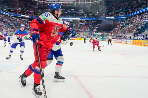 FRIBOURG, SWITZERLAND MAY 23 Daniel Vozenilek of Czechia L against Frantisek Gajdos of Slovakia R during the 2026 IIHF Ice Hockey World Championship Switzerland game between Slovakia and Czechia at BCF Arena on May 23, 2026 in Fribourg, Fribourg Fribourg BCF Arena Fribourg Switzerland Copyright: xJustPictures.ch JarixPestelaccix jp-en-EuSpIm-JP6_JAR_Slovakia_Cyechia_23May2026_00029
