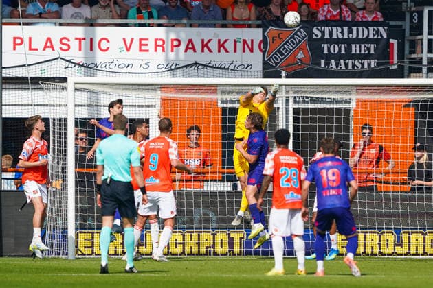 2026-05-23 FC Volendam v Willem II - Dutch Eredivsie Kwalificatie - Finale VOLENDAM, NETHERLANDS - MAY 23: Roy Steur keeper of FC Volendam bumps the ball away during the Dutch Eredivsie Kwalificatie - Finale match between FC Volendam and Willem II at Kras Stadion on May 23, 2026 in Volendam, Netherlands. Volendam Kras Stadion Netherlands Content not available for redistribution in The Netherlands directly or indirectly through any third parties. Copyright: xAndrexWeeningx