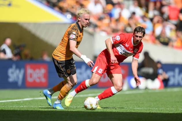 Hull City v Middlesbrough Sky Bet Championship Liam Millar of Hull City holds the ball up from a Middlesbrough player during the Sky Bet Championship Play-Off Final between Hull City and Middlesbrough at Wembley Stadium, London. 23 05 2026 UK Newspapers OUT Copyright: xFocusxImagesx FIL-23464-0393