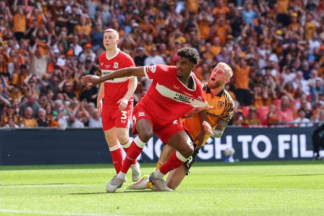 Hull City v Middlesbrough Sky Bet Championship Oliver McBurnie of Hull City (right) clashes with Adilson Malanda of Middlesbrough as a header hits the bar during the Sky Bet Championship Play-Off Final between Hull City and Middlesbrough at Wembley Stadium, London. 23 05 2026 UK Newspapers OUT Copyright: xFocusxImagesx FIL-23464-0401