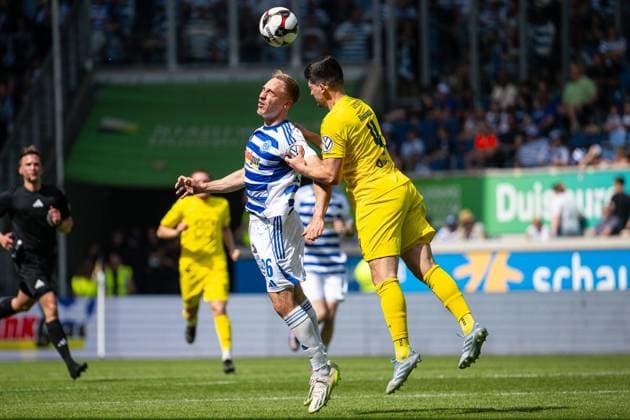 Lower Rhine Cup Final MSV Duisburg SC St Tönis FOR EDITORIAL PURPOSES ONLY p Soccer Lower Rhine Cup Final MSV Duisburg SC St Tönis on 23 05 26 at the Schauinsland Reisen Arena in Duisburg Florian Krüger Duisburg ,left Jannis Nikolaou SC St Tönis ,right Duisburg Copyright JakobxKlos Copyright: JakobxKlos doc85z0ii3r3xz4jq2zqpa ,EDITORIAL USE ONLY Copyright: JakobxKlos