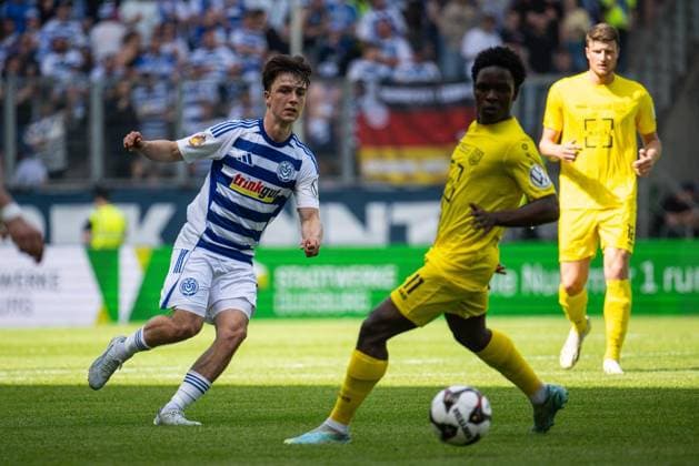 Lower Rhine Cup Final MSV Duisburg SC St Tönis FOR EDITORIAL PURPOSES ONLY p Football Lower Rhine Cup Final MSV Duisburg SC St Tönis on 23 05 26 at the Schauinsland Reisen Arena in Duisburg Jan Simon Symalla Duisburg Duisburg Copyright JakobxKlos Copyright: JakobxKlos doc85z0iijnio814ngijqml ,EDITORIAL USE ONLY Copyright: JakobxKlos
