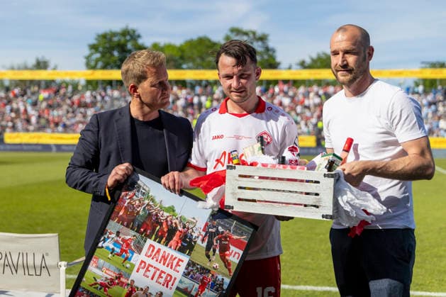 f l n r Farewell to Peter Kurzweg in the final of the Bavarian Toto Cup between FC Würzburger Kickers and TSV 1860 Munich at the Stadion am Dallenberg, Würzburg, Germany, on May 23, 2026 Copyright: HMBxMedia xHeikoxBecker