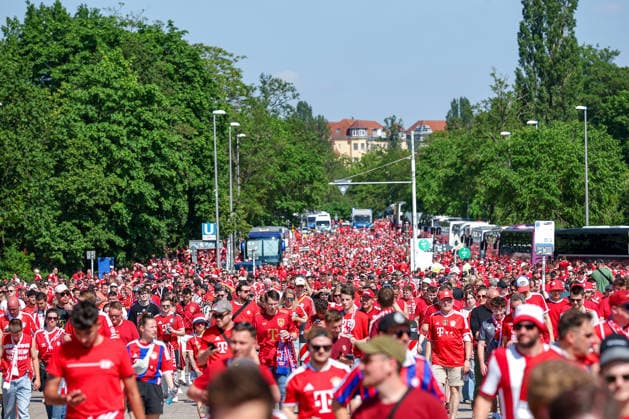 23 05 2026, Football, 83 DFB Cup Final,, FC Bayern Munich VfB Stuttgart, Olympioastadion Berlin, Season 2025 2026 Impressions Features Impressions before the match Fans Fan march on the way to the stadium DFB regulations prohibit any use of photographs as image sequences and or quasi video Berlin Germany