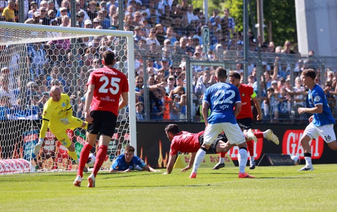 23 05 26 wfv Pokal Final 2026 Stuttgarter Kickers SG Sonnenhof Großaspach Germany, Stuttgart, 23 05 2026, Football, Season 2025 2026, Final day of the amateurs, DB Regio wfv Pokal Final 2026, Stuttgarter Kickers SG Sonnenhof Großaspach Michael Kleinschrodt SG Sonnenhof Großaspach Goal 0 1 Kleinschrodt